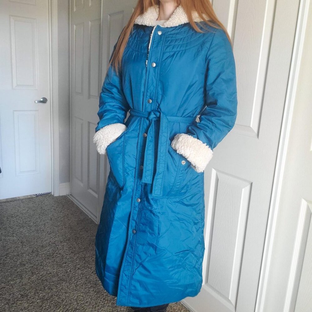 Vintage White Stag blue winter puffer coat with lined hood/collar & outer sleeve